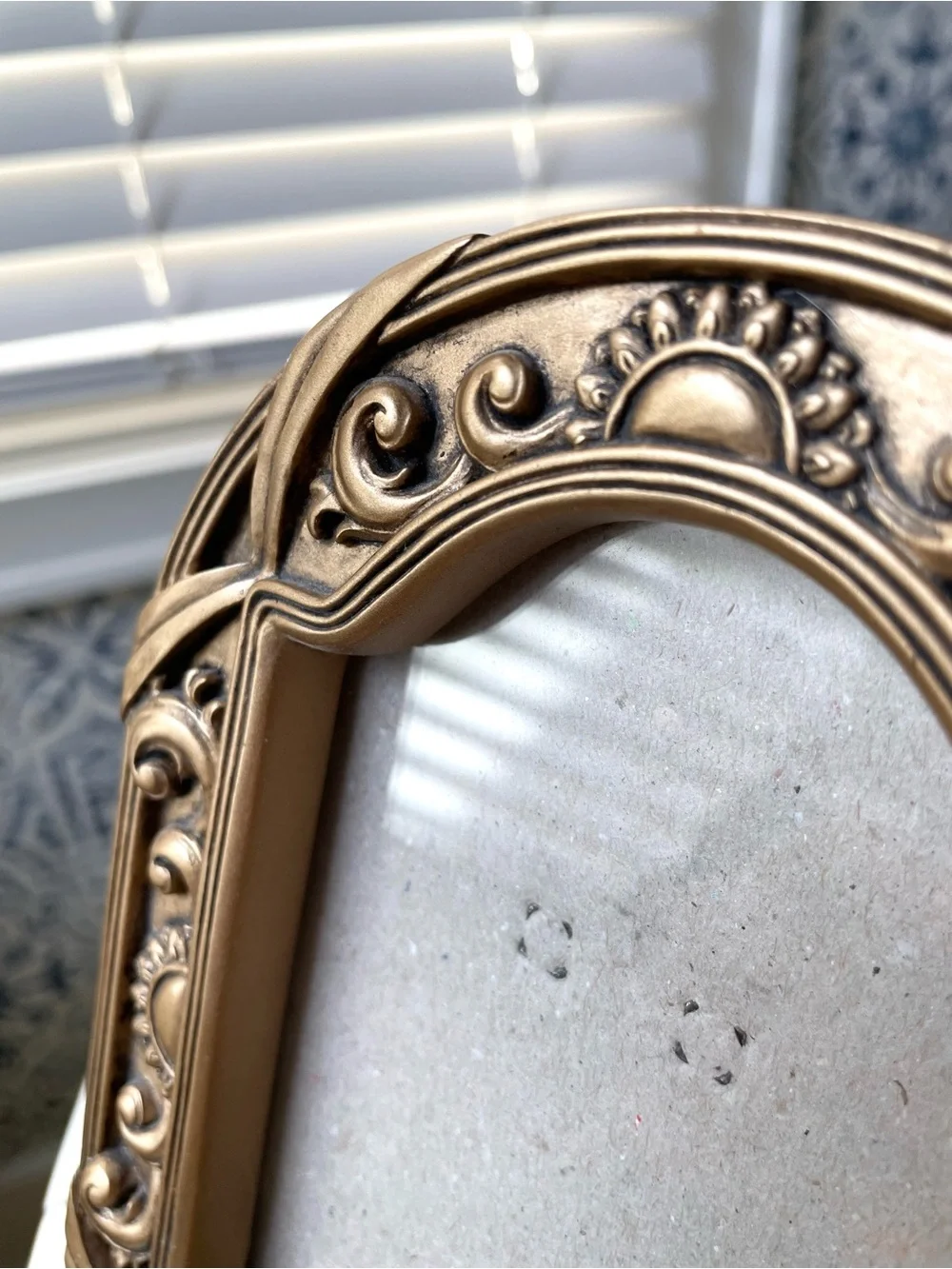Vintage goldtone molded resin photo frame celestial sun/sunflower coffeehouse